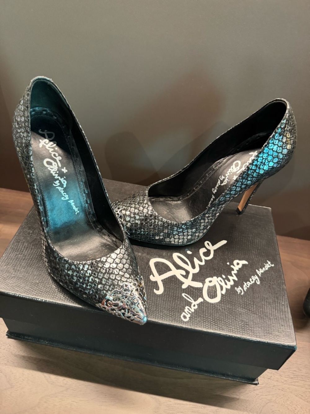 Alice+Olivia Black Silver Snakeskin Pointed Toe High Heel Pump sz 7.5 - Picture 2 of 6